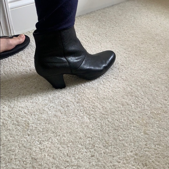 Clark’s ankle boot - Picture 3 of 3